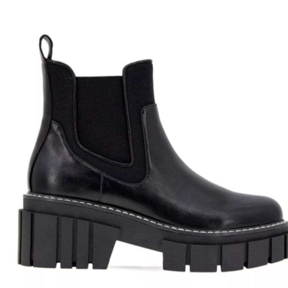 BCBGeneration boots chelsea black like new condition